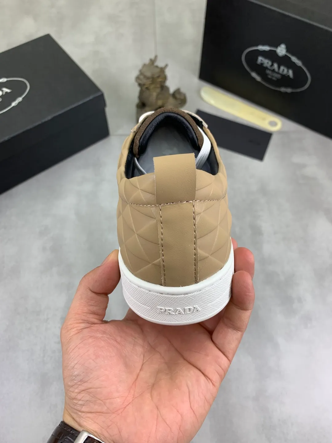 Men's Men's Shoes💰P420💰[New Style] The latest classic model of high-quality PRADA breathable and comfortable men's shoes has been launched on the official website, 1:1 replica, synchronized in Hong Kong, and on the same catwalk; all made of calfskin with breathable mesh fabric ➕Imported soft Soft and comfortable sheepskin lining, 🍡🍡original rubber outsole is non-slip and wear-resistant; comfortable to wear, attractive style, fine workmanship, and simple and neat shoe last, showing a man's courage and toughness, 👍Size: 39-44 2️⃣Color🉑️Choose